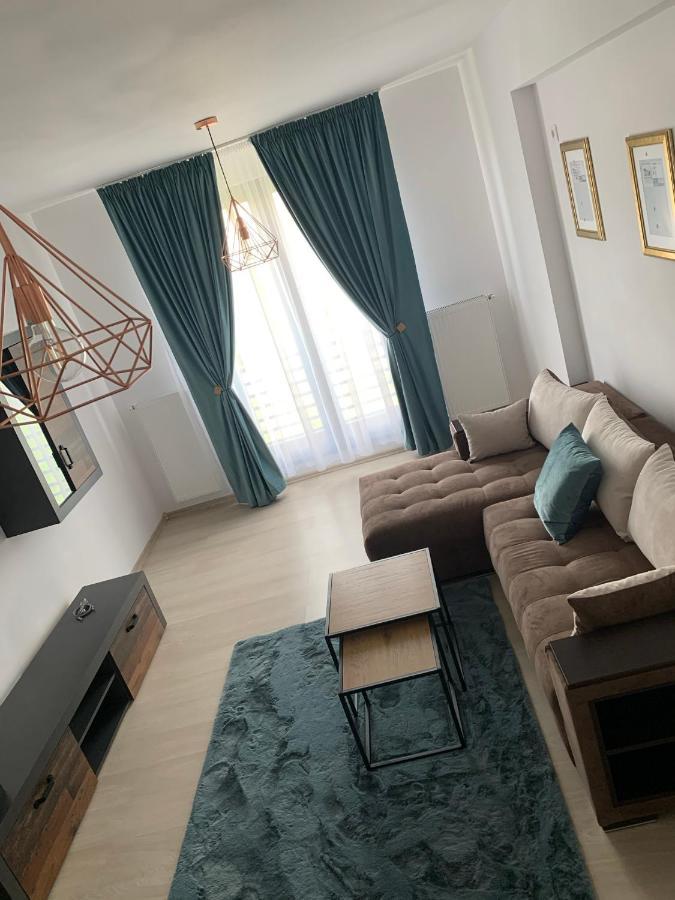 Luxury Apartment *